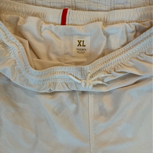 Tracksmith women’s shorts XL - Picture 3 of 3